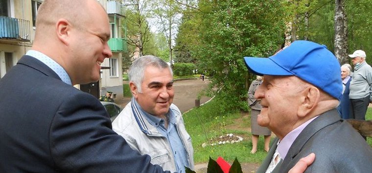 В Острове ветеран получил поздравление губернатора с 95-летием