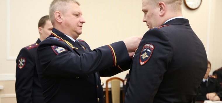 Медаль «За спасение погибавших» получил островский инспектор