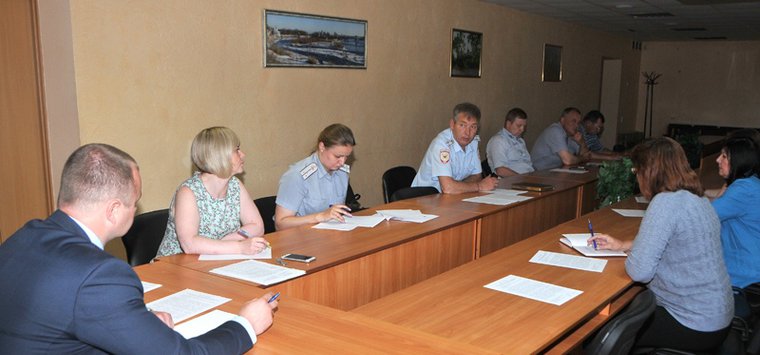 Динамику правонарушений в Островском районе рассмотрела спецкомиссия
