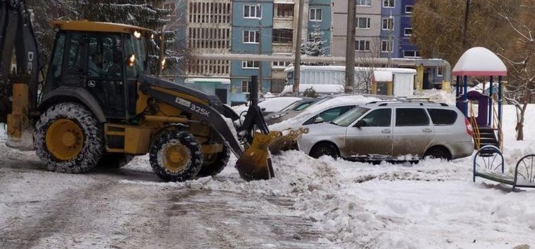 В Острове автовладельцев просят не мешать уборке дворов от снега