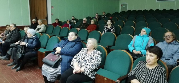 Вакцинацию и показ фильма устроили для инвалидов по зрению в Острове