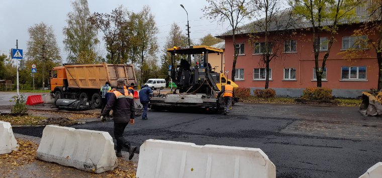 Дорожные работы ведутся на улице Карла Маркса в Острове