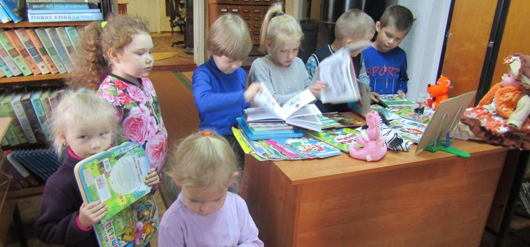 На экскурсию в «Дом книг» пригласили юных островичей