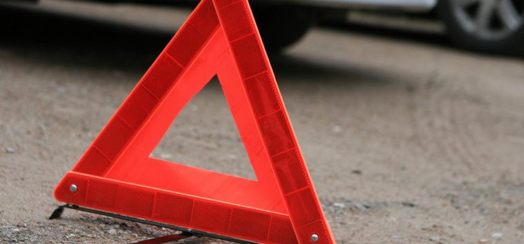 Два автомобиля столкнулись на Киевской трассе в Острове