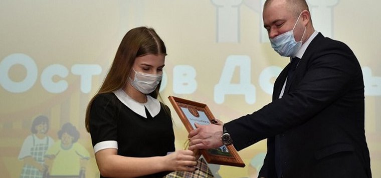 Активных волонтёров Острова отметил глава района