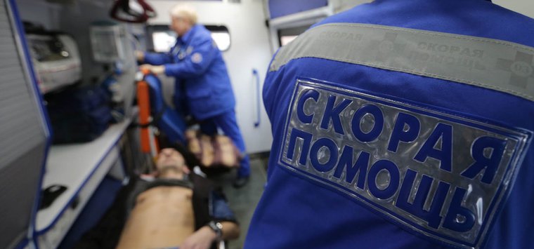 Островичка ударила ножом сожителя, ее гостья нанесла увечья себе