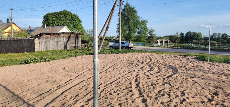 В Острове вандалы сломали установленную ТОС детскую площадку