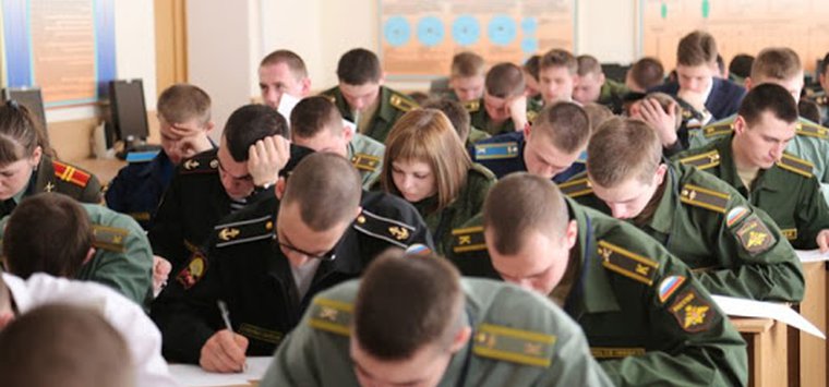 Выпускникам островских школ предлагают поступить в военные вузы