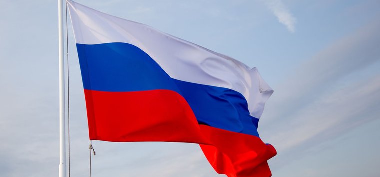 Власти поздравили островичей с Днем государственного флага