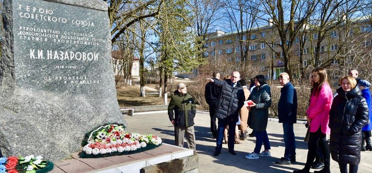 Благоустройство главной площади Острова детально обсудили с горожанами