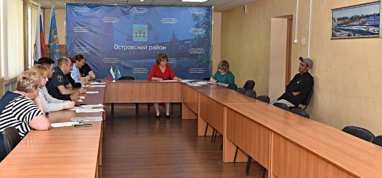 С состоящими на учете островичами провели профилактические беседы