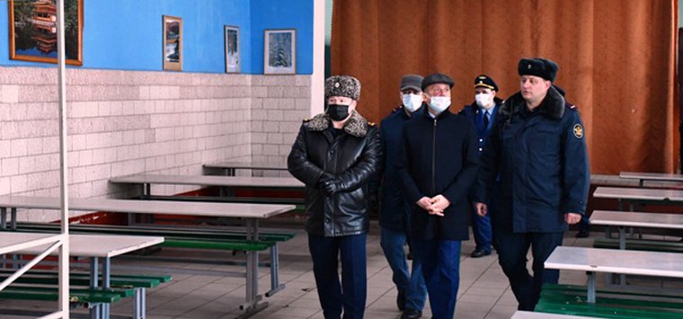 Прокурор области проверил условия содержания в островской колонии