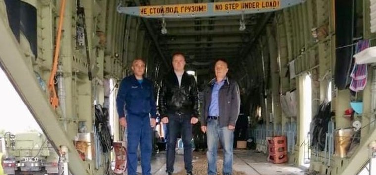 Около трех тонн предметов первой необходимости передали военным островичи