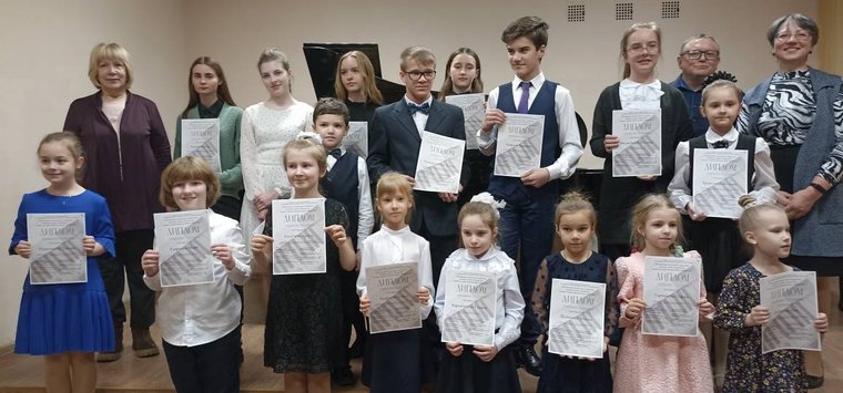 Юные пианисты из Острова стали лауреатами областного конкурса