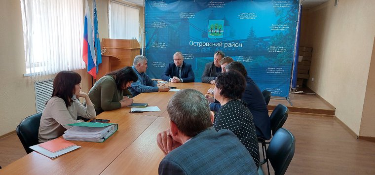 Островичи поделились с пушкиногорцами опытом работы с госпрограммами