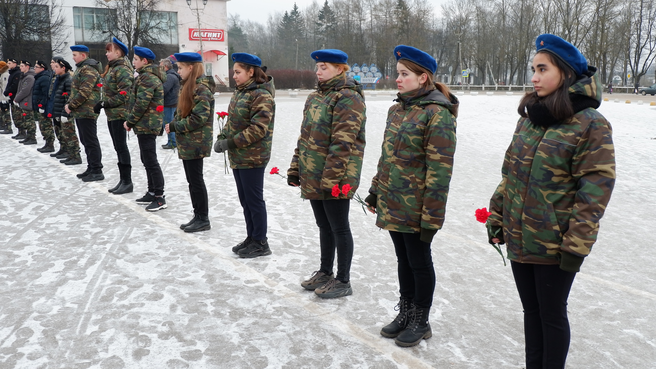 Память подпольщиков почтили в Острове - Портал города Остров