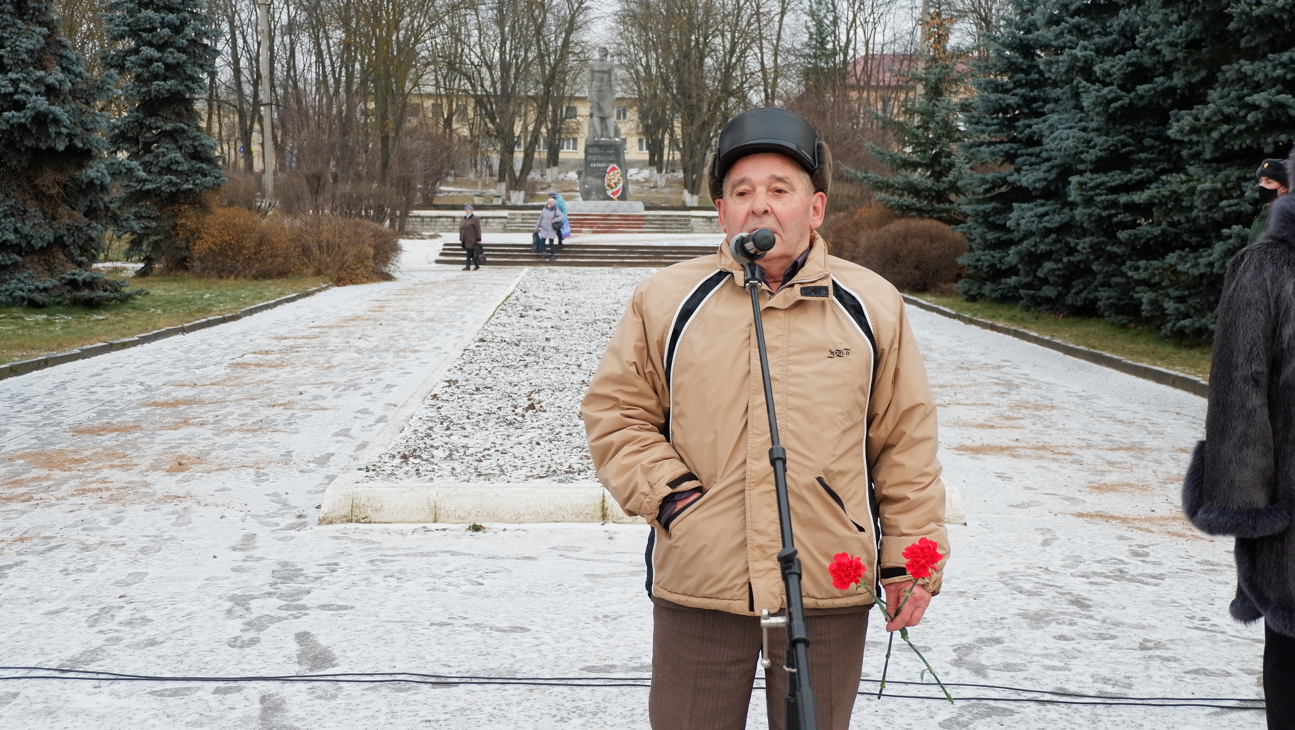 Память подпольщиков почтили в Острове - Портал города Остров