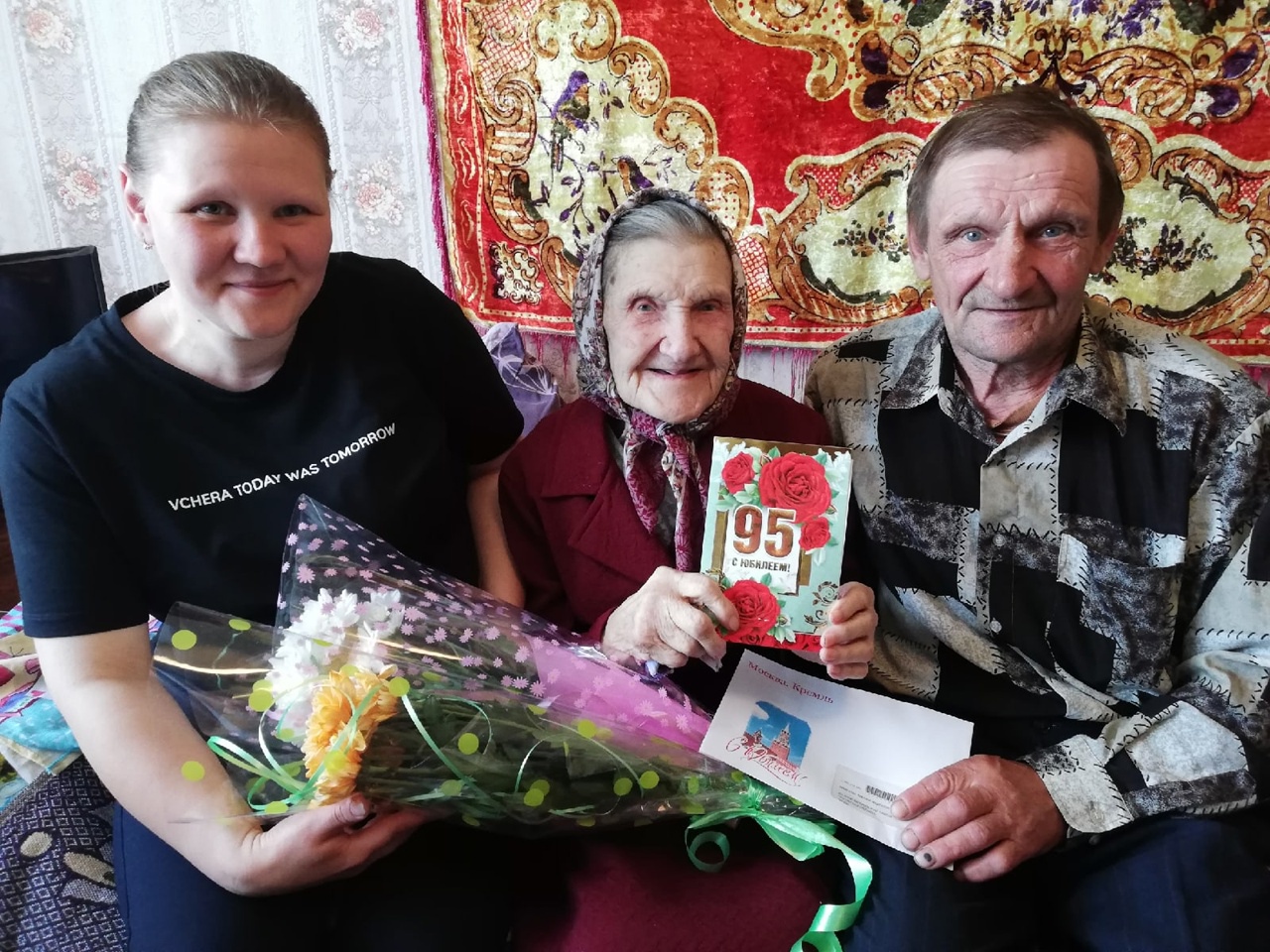 Долгожительница из Островского района получила поздравление от Путина