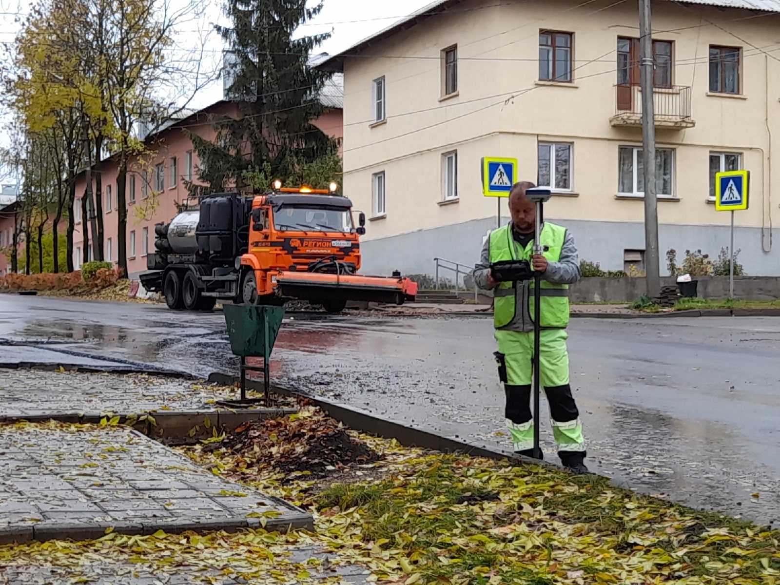 Дорожные работы ведутся на улице Карла Маркса в Острове - Портал города  Остров