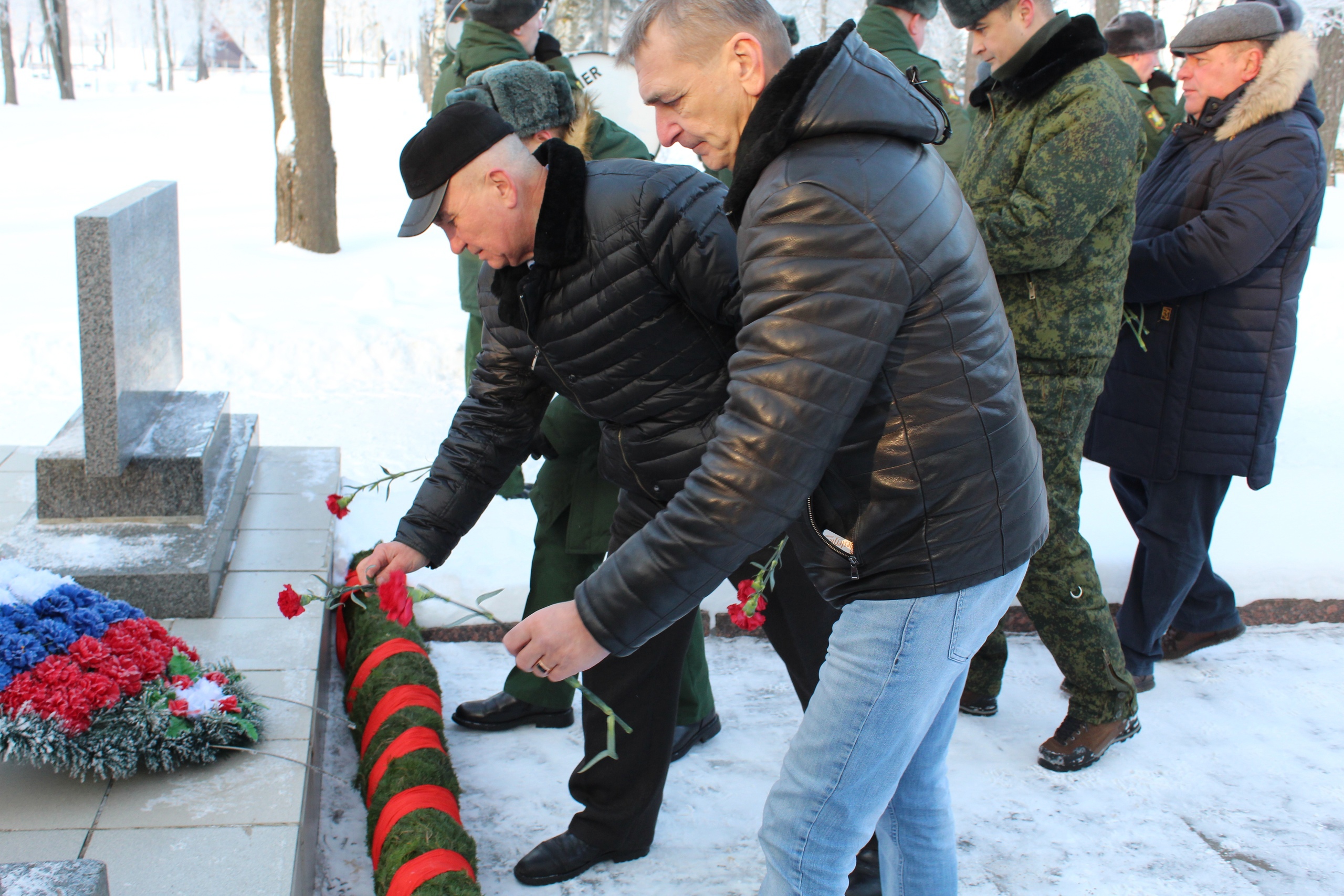 Возложение гирлянды славы